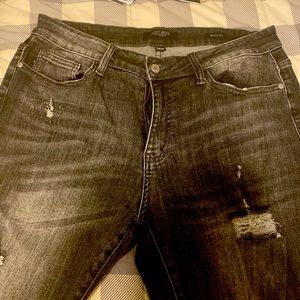 Judy Blue Black skinny fit jeans. Slight distressing. Excellent condition.